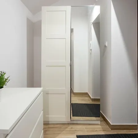 Rentplanet - Studio Mazowiecka Διαμέρισμα *